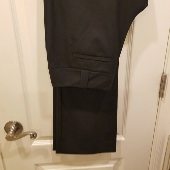 The Limited ladies pant suit in size 6 Long w/ a blazer in size 10 Color: Black - Picture 4 of 6